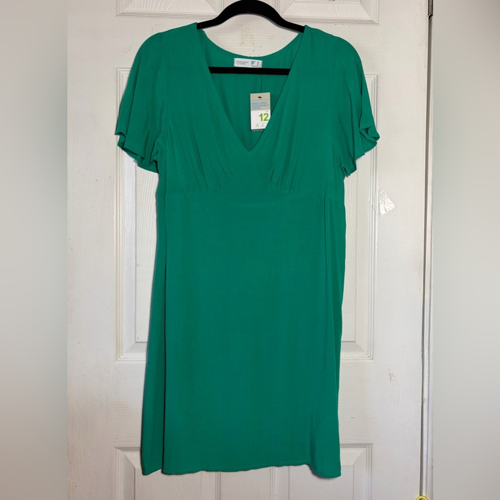 Primark Care‎ Vibrant Green V-Neck Dress, Short Bell Sleeve Sz 8